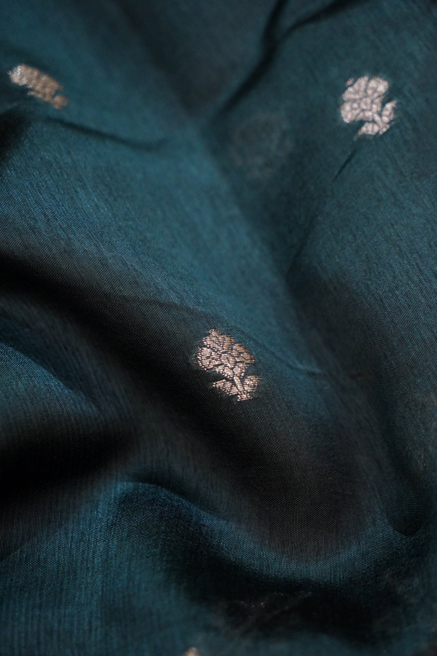 Radiant Dark Green Pure Raw Mango Silk Saree