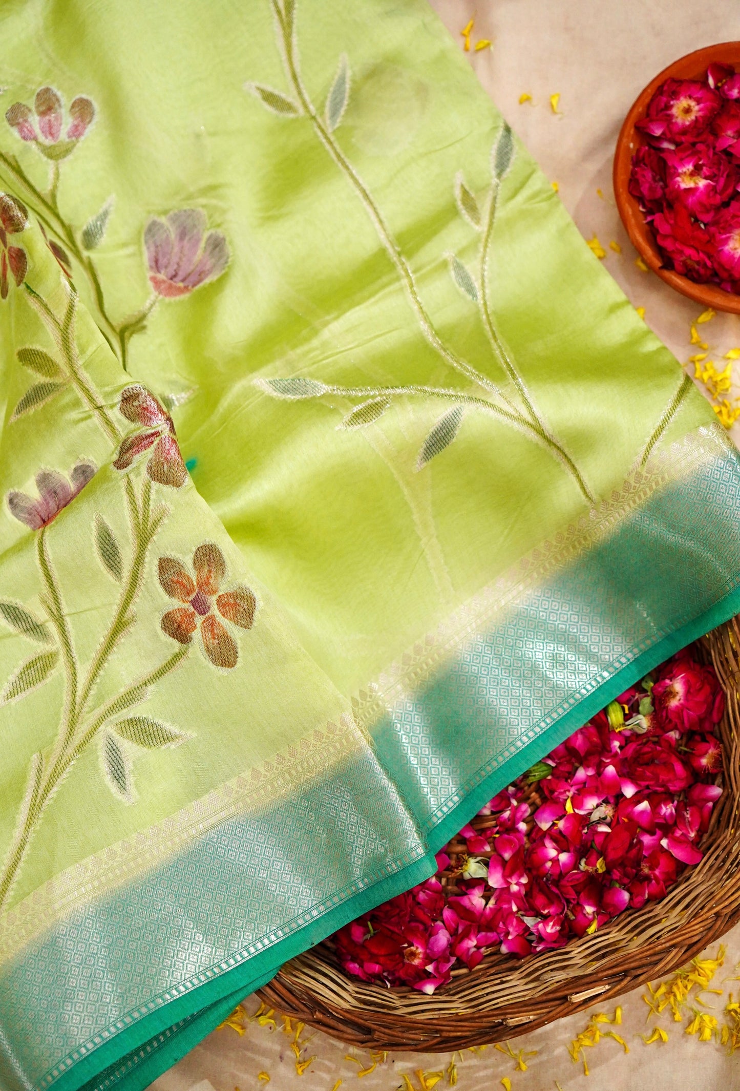 Elegant Green Pure Viscose Hand-Brush-Dyed Banarasi Saree
